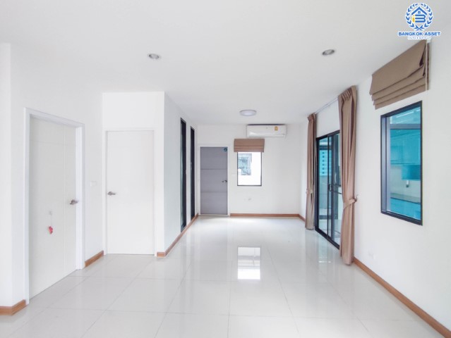 *****ทาวน์เฮ้าส์มือสองย่านนนทบุรี ม.เดอะทรัสต์ ราชพฤกษ์-รัตนาธิเบศร์ เนื้อที่กว้างขวางถึงเกือบ 28 ตร.ว. ฟังก์ชันจัดเต็ม 4 ห้องนอน 3 ห้องน้ำ 2 ที่จอดรถ ติดถนนราชพฤกษ์ บนทำเลศักยภาพ ใกล้รถไฟฟ้าสายสีม่วง "สถานีบางพลู" และทางด่วน "ศรีรัช" จองเลย!